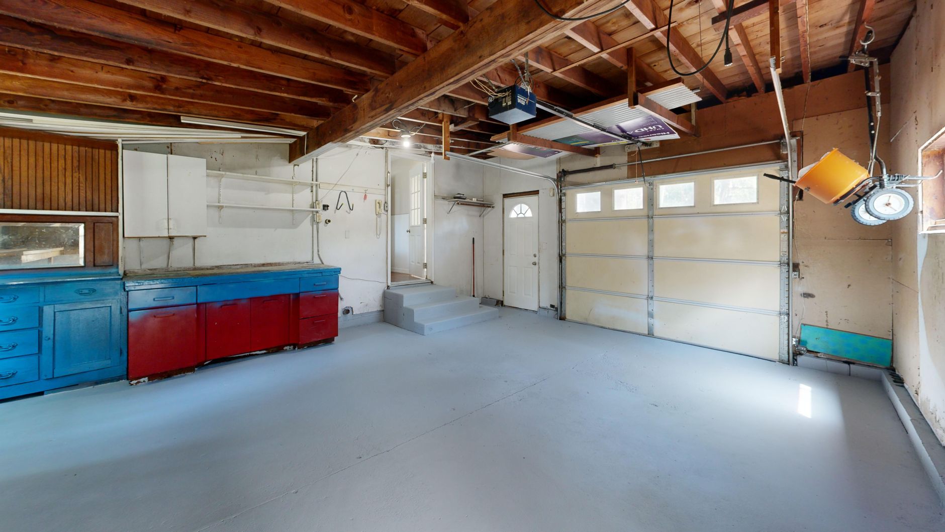 Garage door repair in Holly Springs, NC